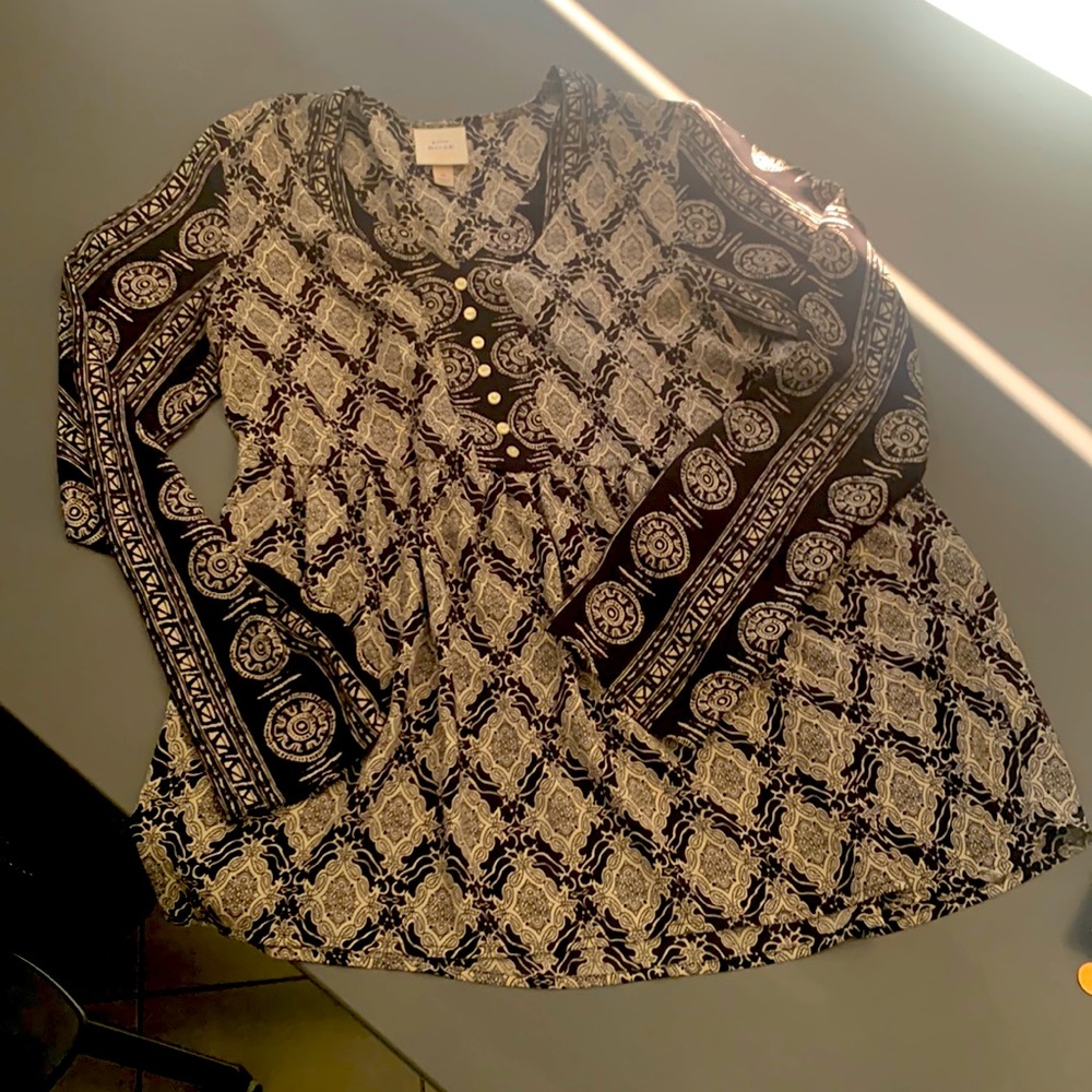 Nice black n white Blouse